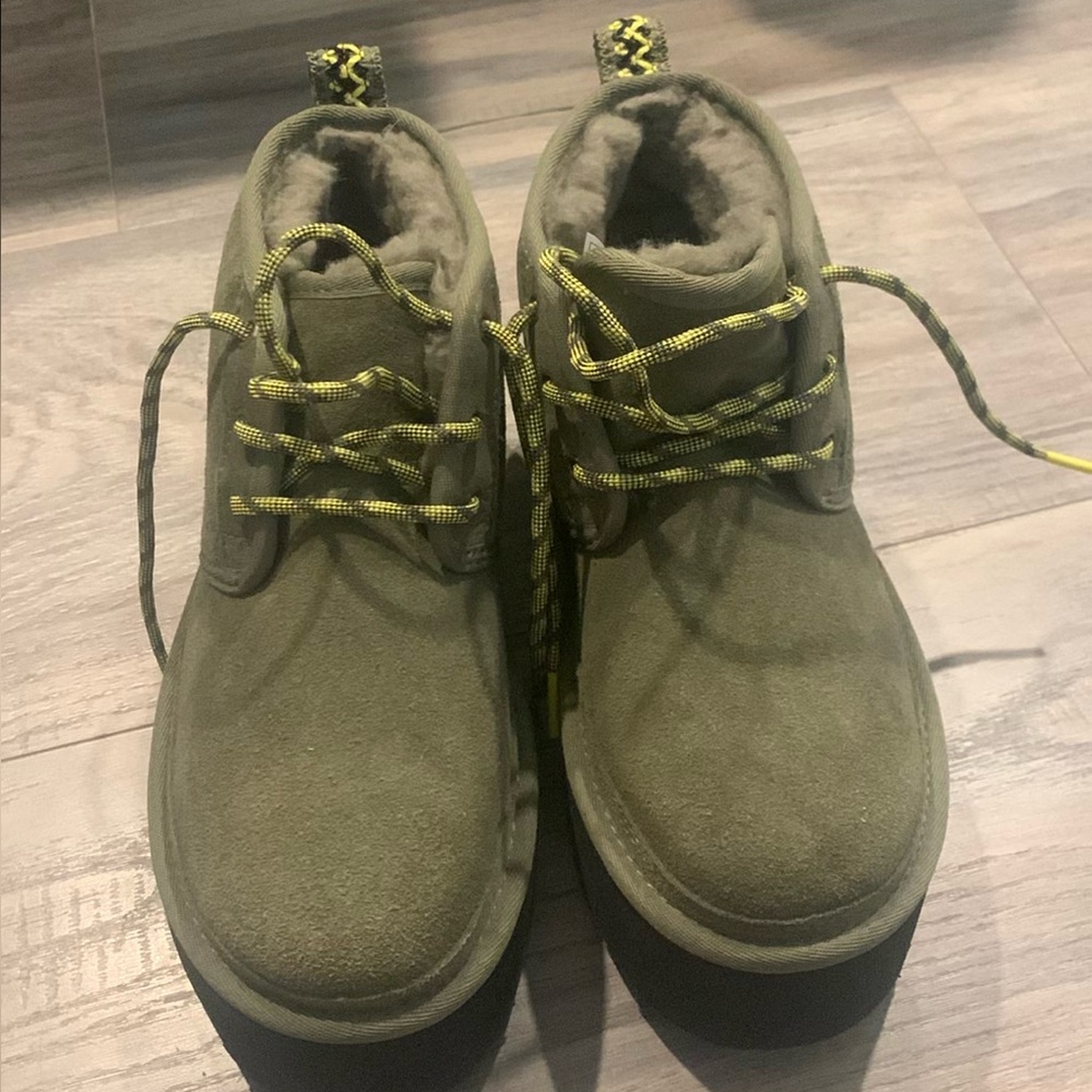 Ugg Women’s Shearling Heritage Boots - Picture 2 of 5